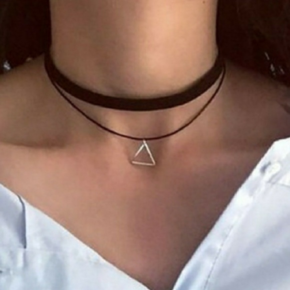 Jewelry - 🎉  HP Best in Boutique 🎉Double Velvet Choker
